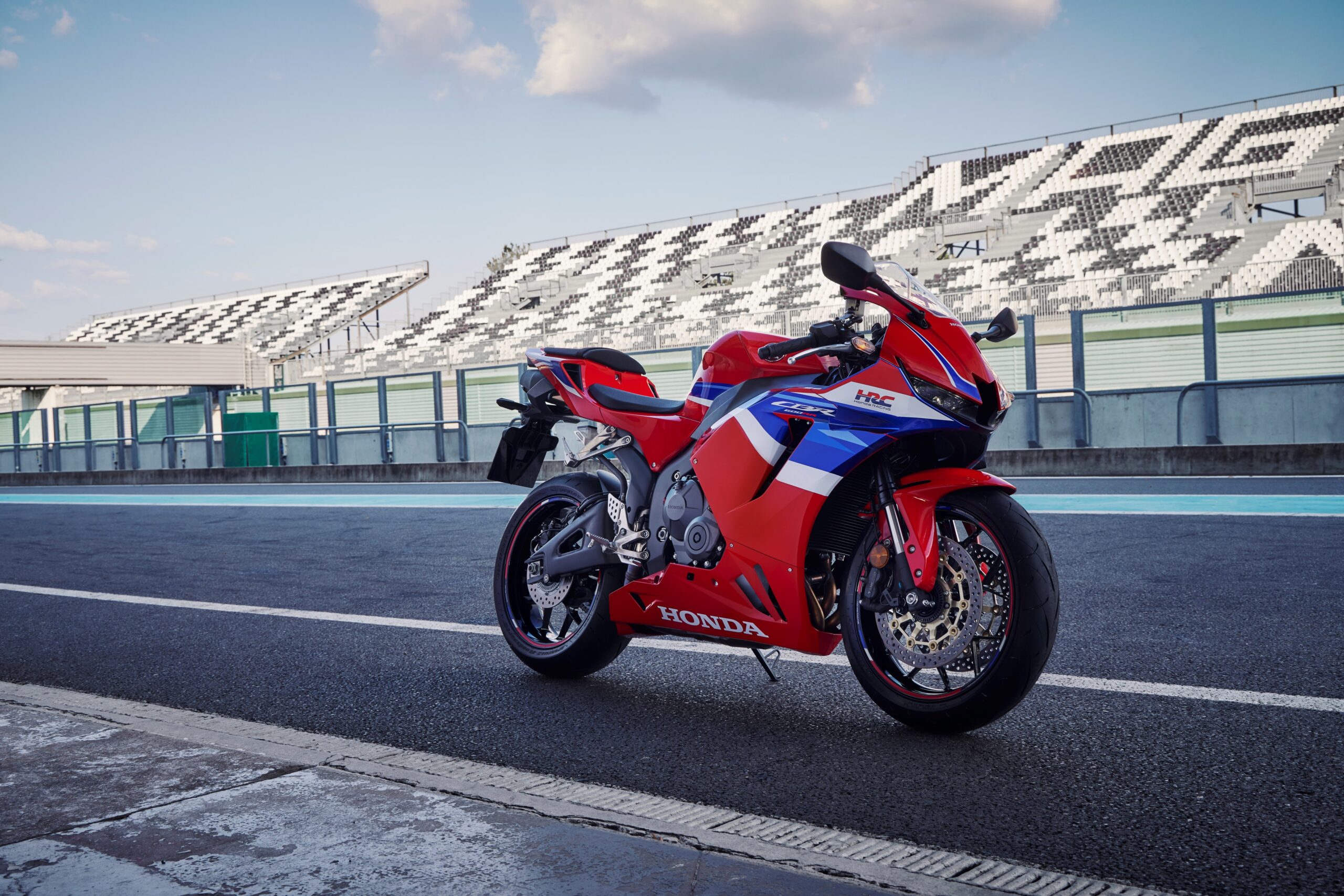 2024 Honda CBR600RR Return of the Icon RIDEXDRIVE